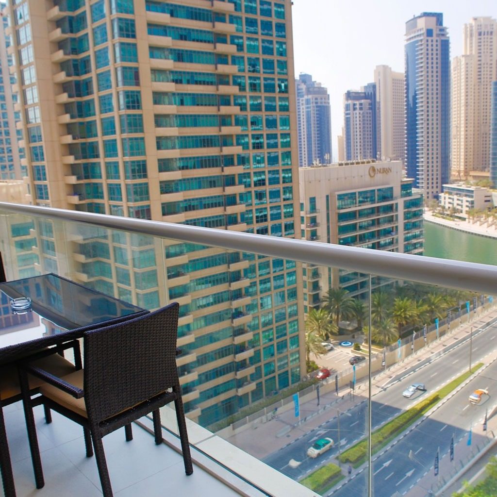 What are the key reasons that have made monthly hotel apartments a popular choice in Dubai?