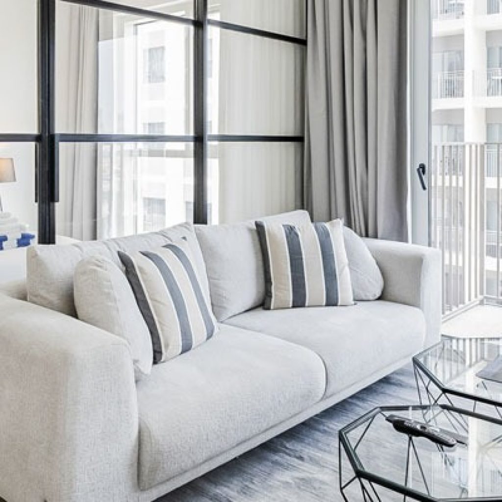 Why should digital nomads opt for furnished rental rooms in Dubai?